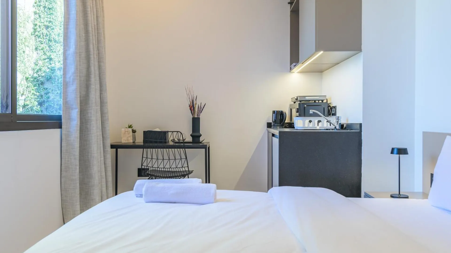 Anoor Studios & Apartments In Gemmayze Beyrut
