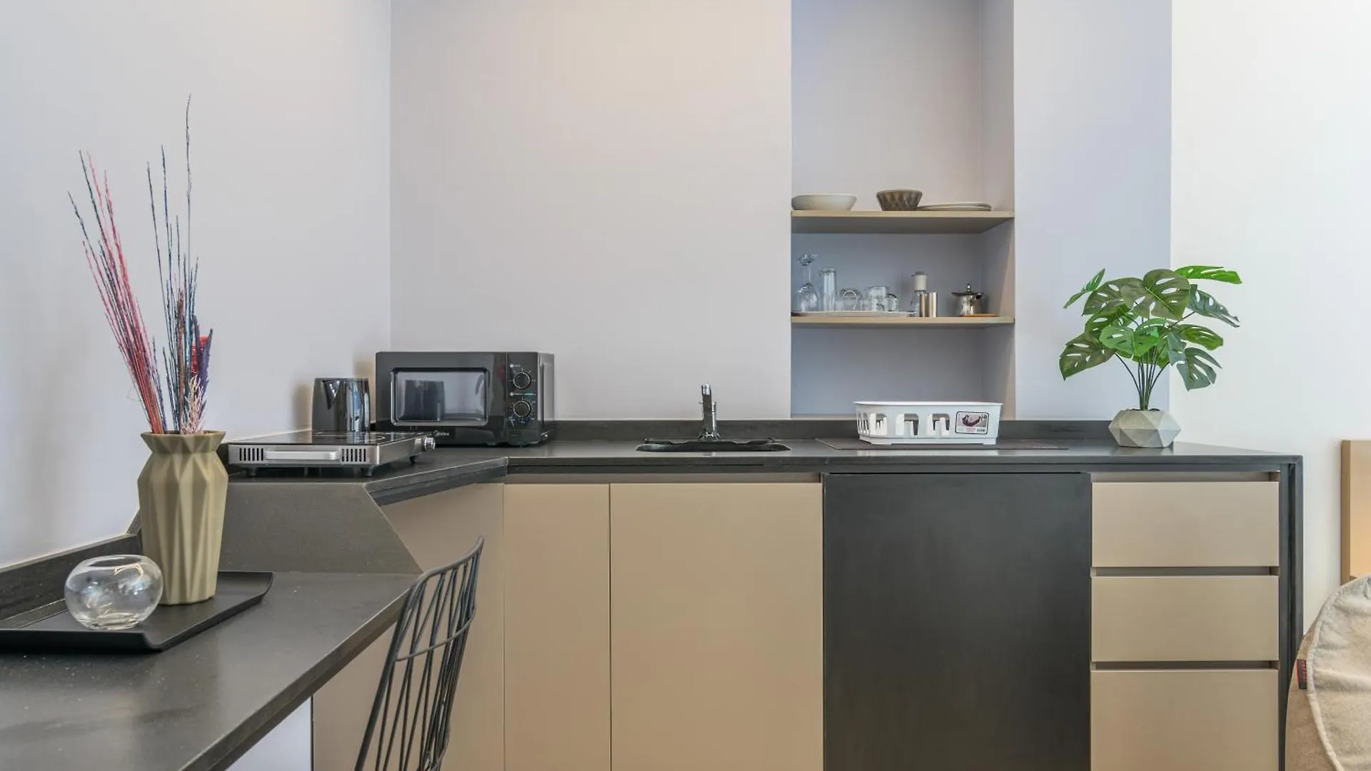 Anoor Studios & Apartments In Gemmayze Beyrut 0*,